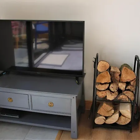 An Nead Beag Only 2 Miles From Louisburgh