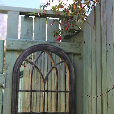 An Nead Beag Only 2 Miles From Louisburgh