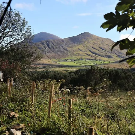 An Nead Beag Only 2 Miles From Holiday home *