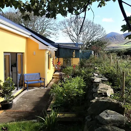 An Nead Beag Only 2 Miles From Луисборо