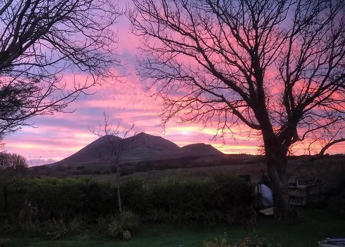 An Nead Beag Only 2 Miles From Nyaraló