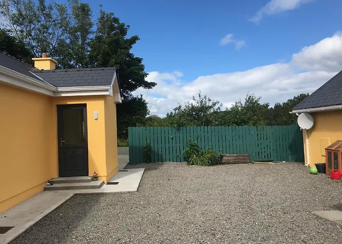 An Nead Beag Only 2 Miles From