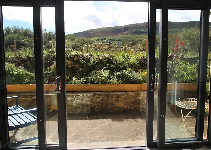 An Nead Beag Only 2 Miles From Nyaraló