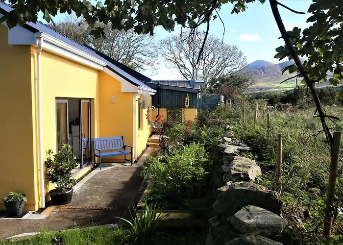 An Nead Beag Only 2 Miles From Louisburgh